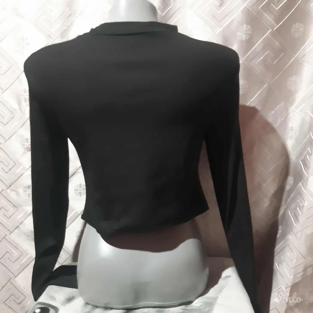 Shein crop bluza sa dekolteom M/L