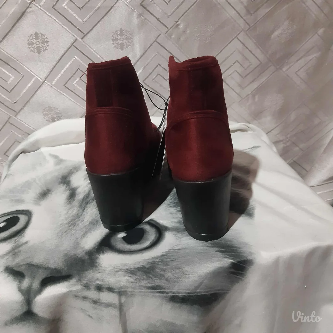 Bordo gleznjace Novo sa ett. 38