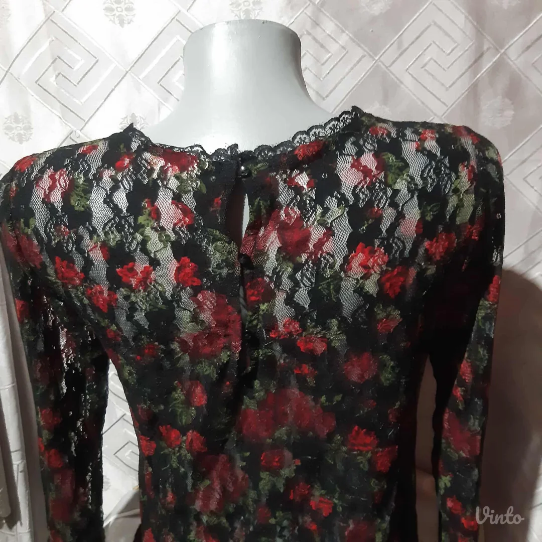 Cipkasta bluza sa ruzama M/L