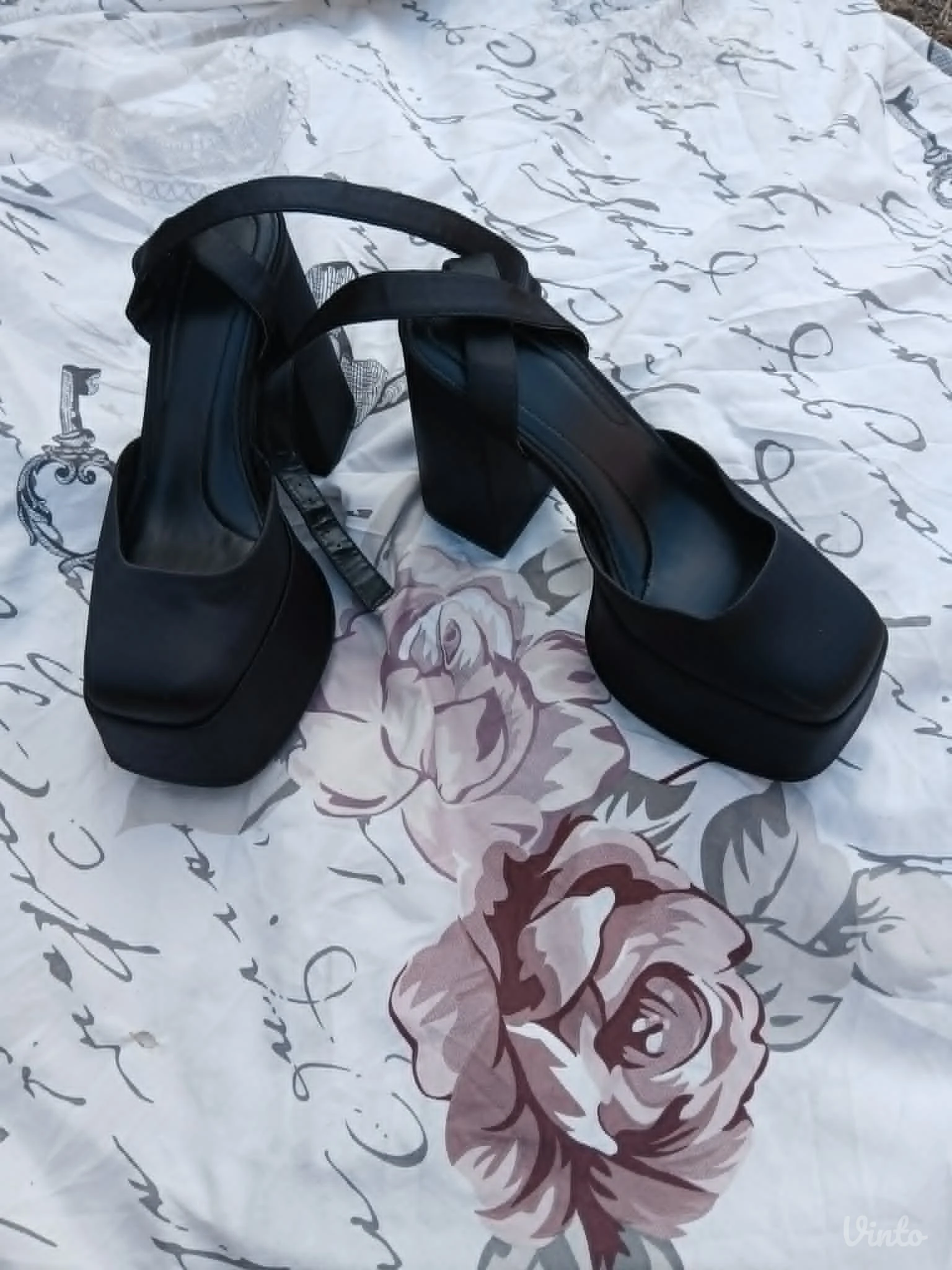 Bershka Bratz sandale 38