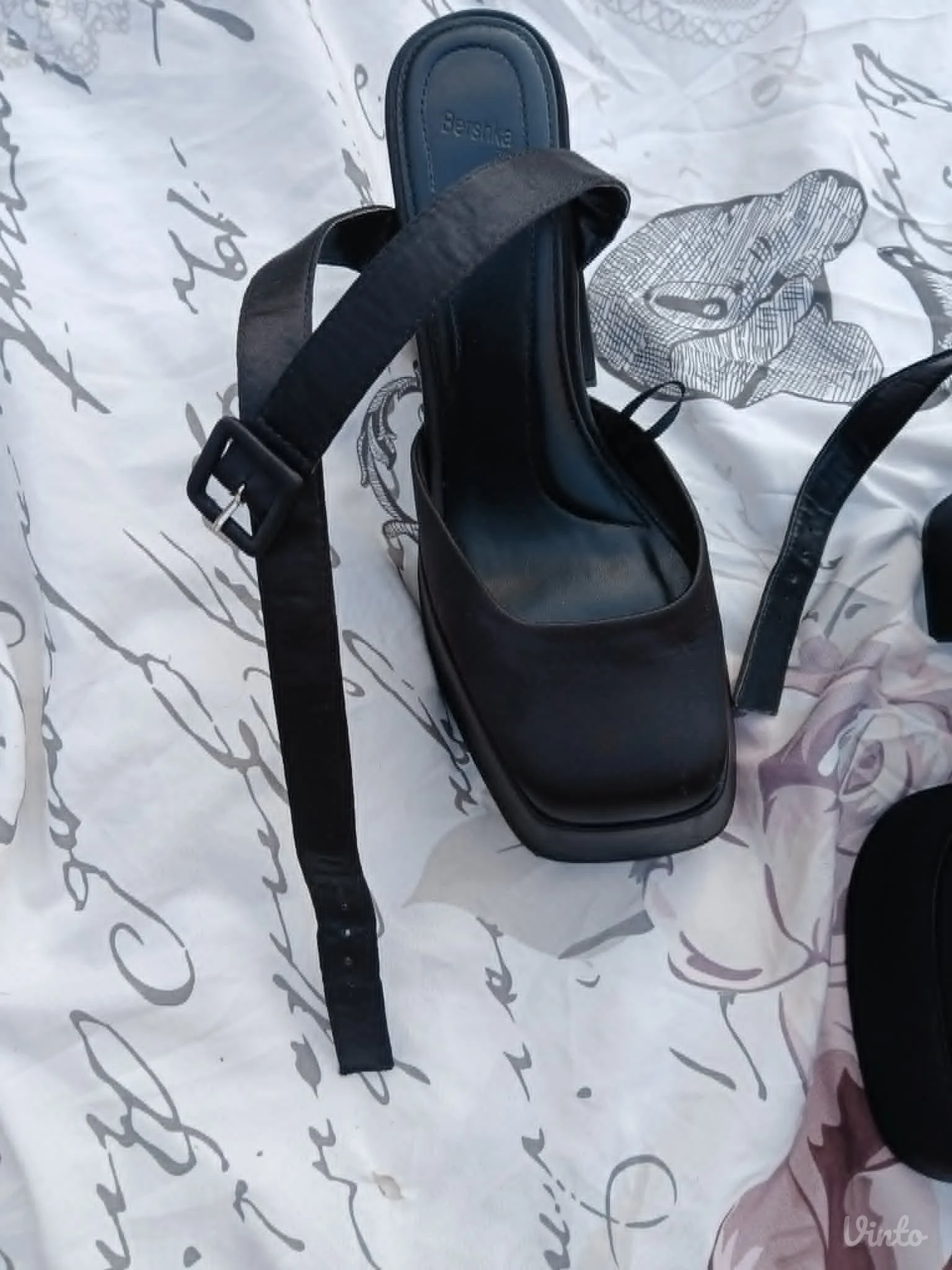 Bershka Bratz sandale 38