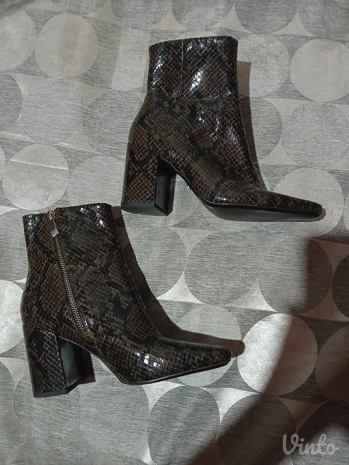Zara gleznjace snake print 36