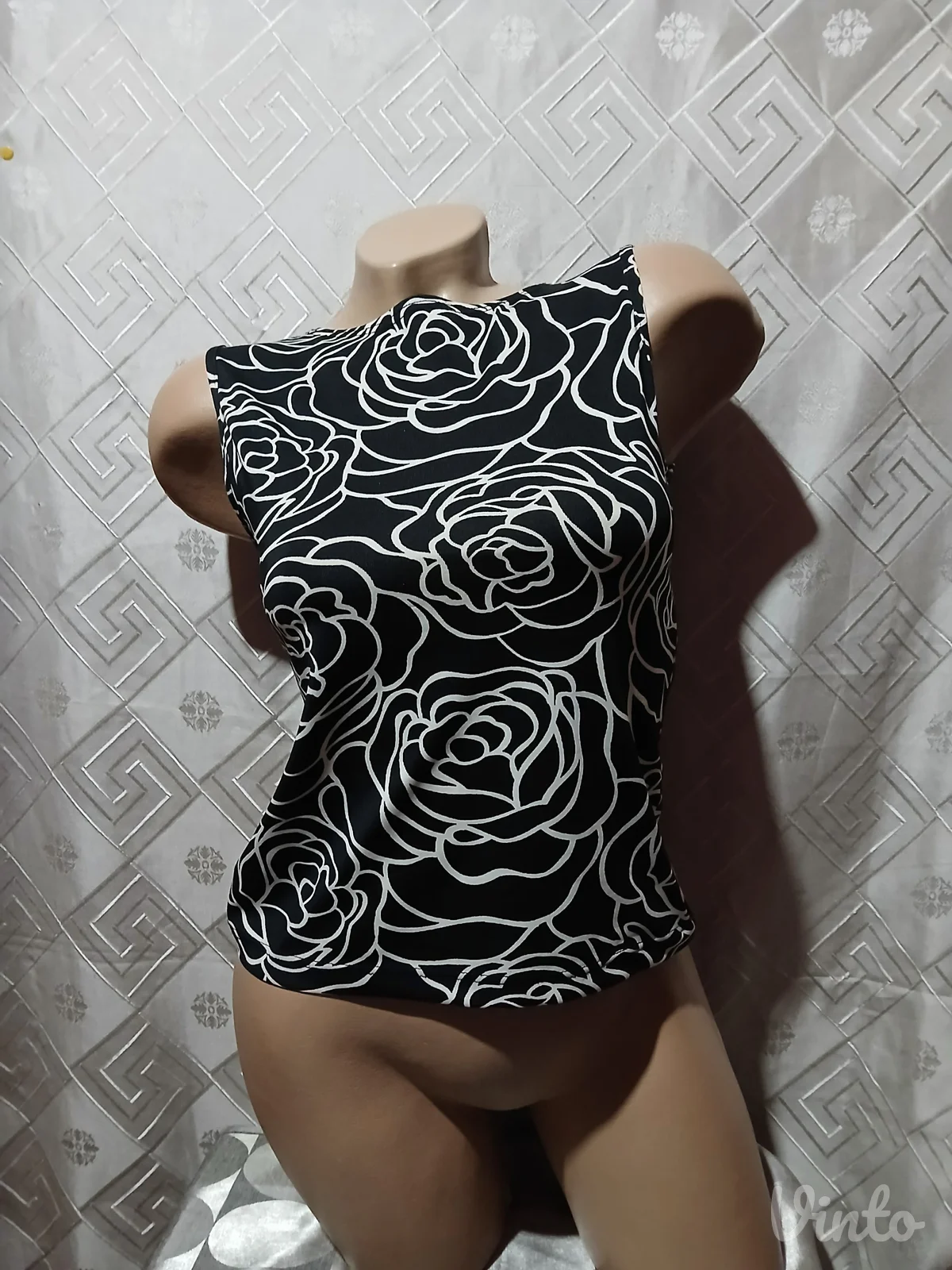 Crop bluza sa ruzama S