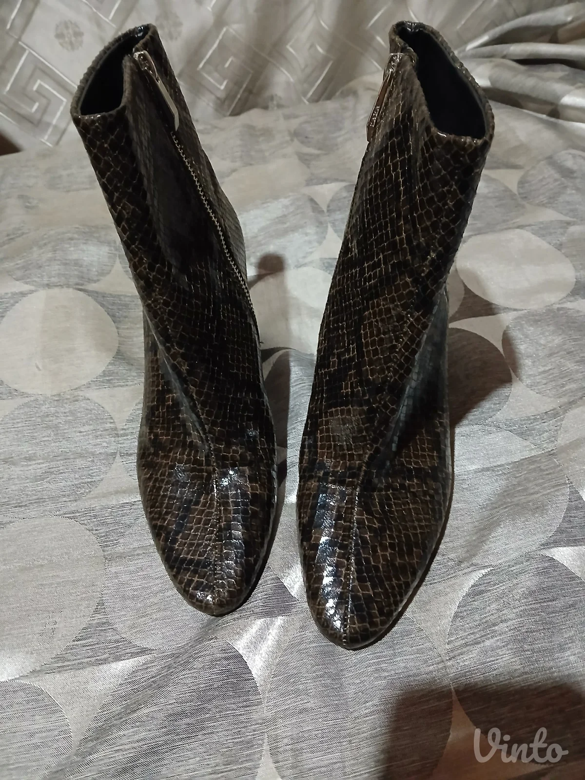 Zara gleznjace snake print 36