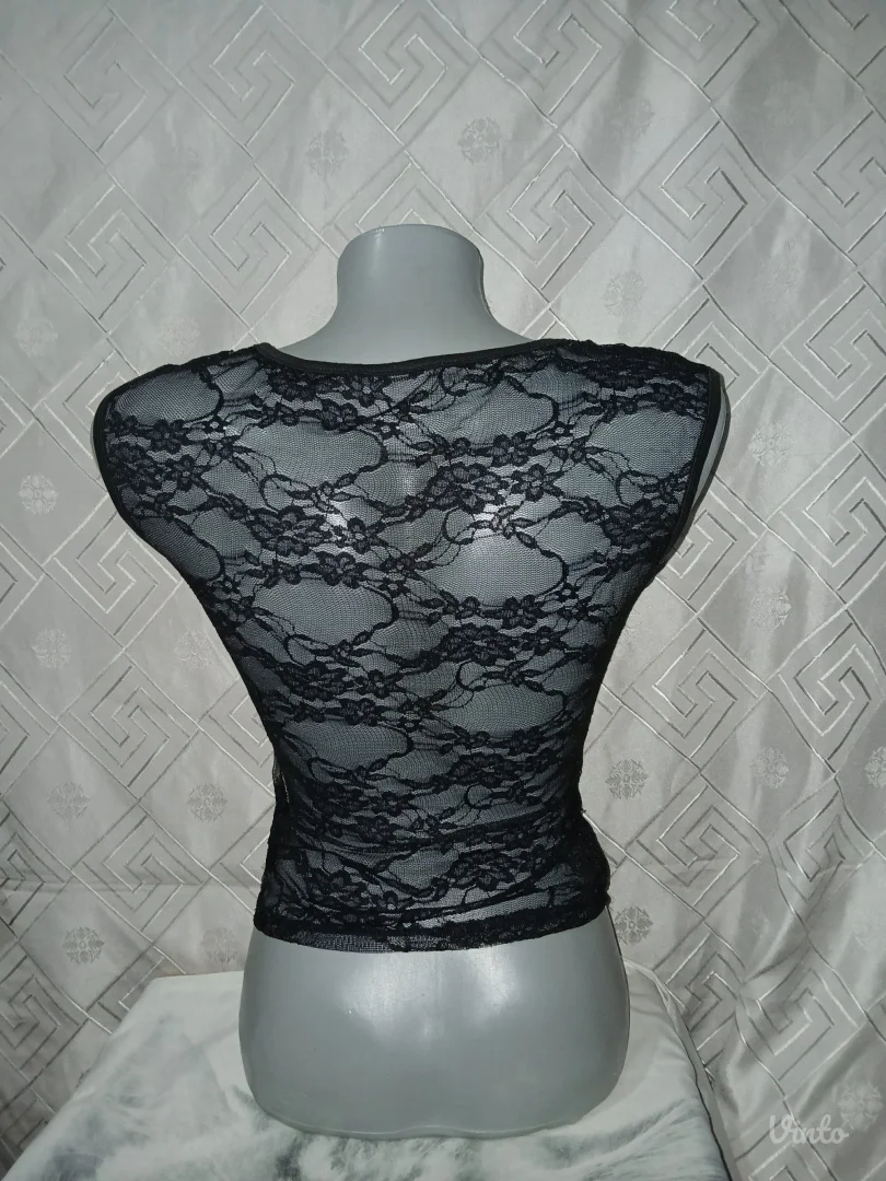 Crna cipkasta majica S