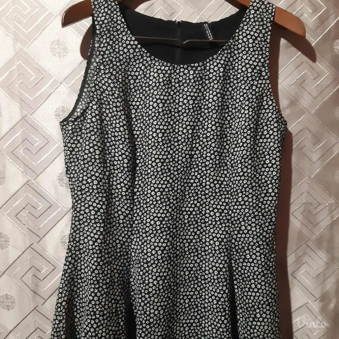 H&M Crno/Bela haljina A kroja M/L
