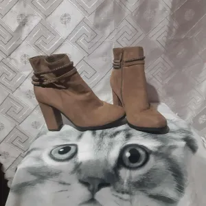 Opposite cizmice gleznjace 39