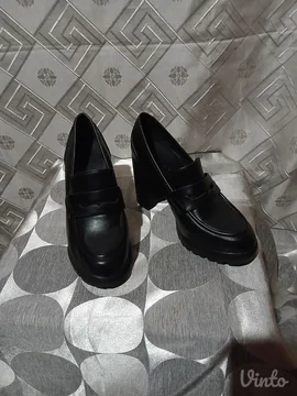 Crne cipele na debelu stiku 38