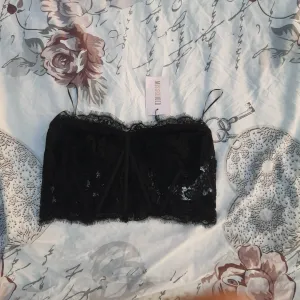 Missguided Sexy Crni Korset Top od Cipke XL Novo sa Ett.
