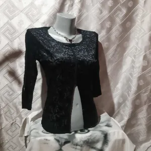 Crna bluza providna sa plisanim printom S/M