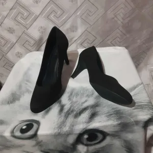 Crne cipele na stiklu 38/39