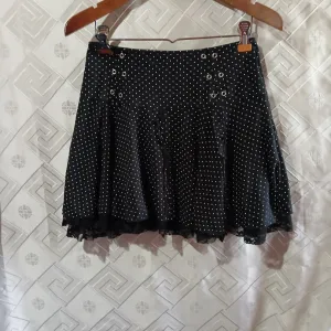 Mini suknja na tufnice S/M