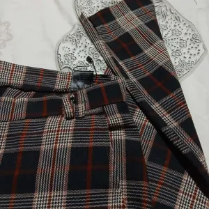 Katrin karirane pantalone M