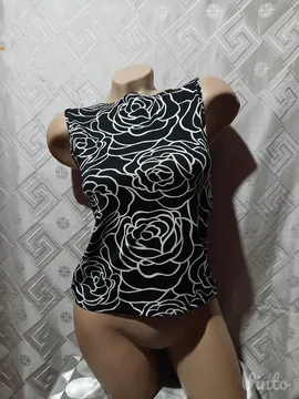 Crop bluza sa ruzama S