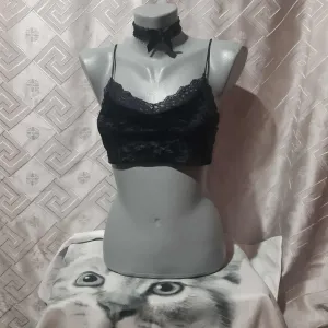 Choker ogrlica i plisana kratka majica S/M