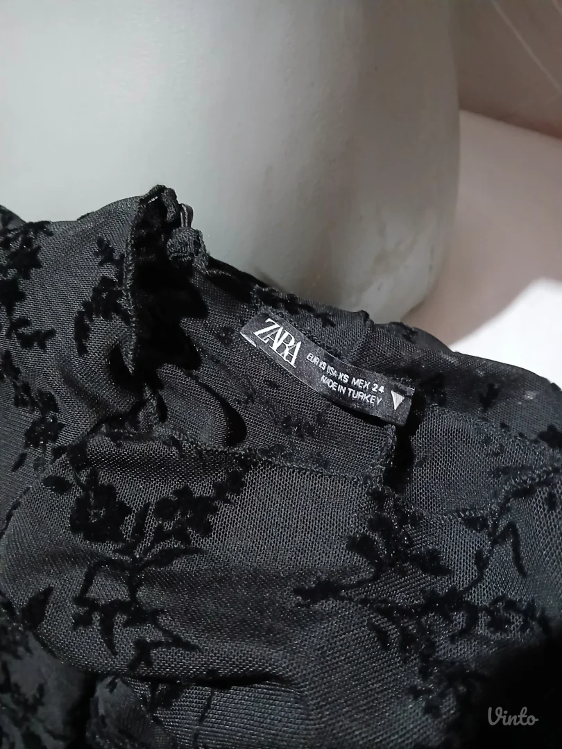 Zara mrezasta providna bluza sa plisanim printom XS