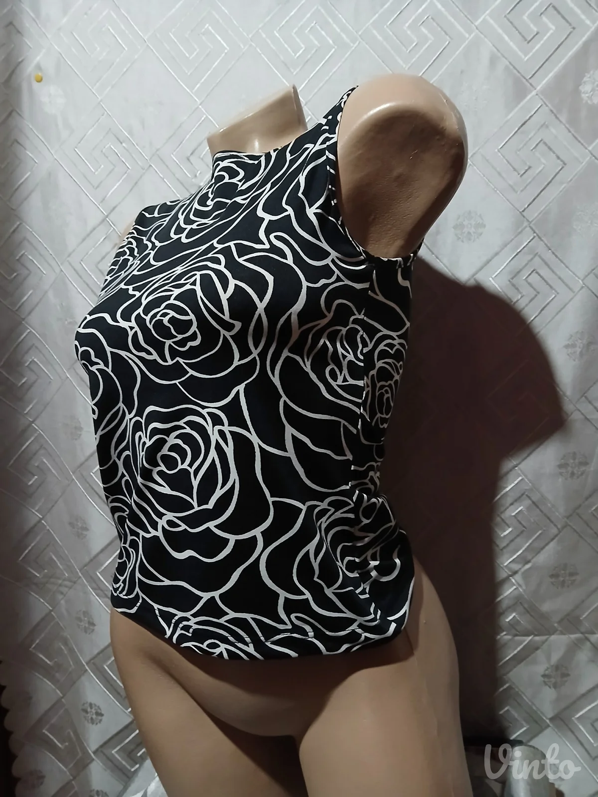 Crop bluza sa ruzama S