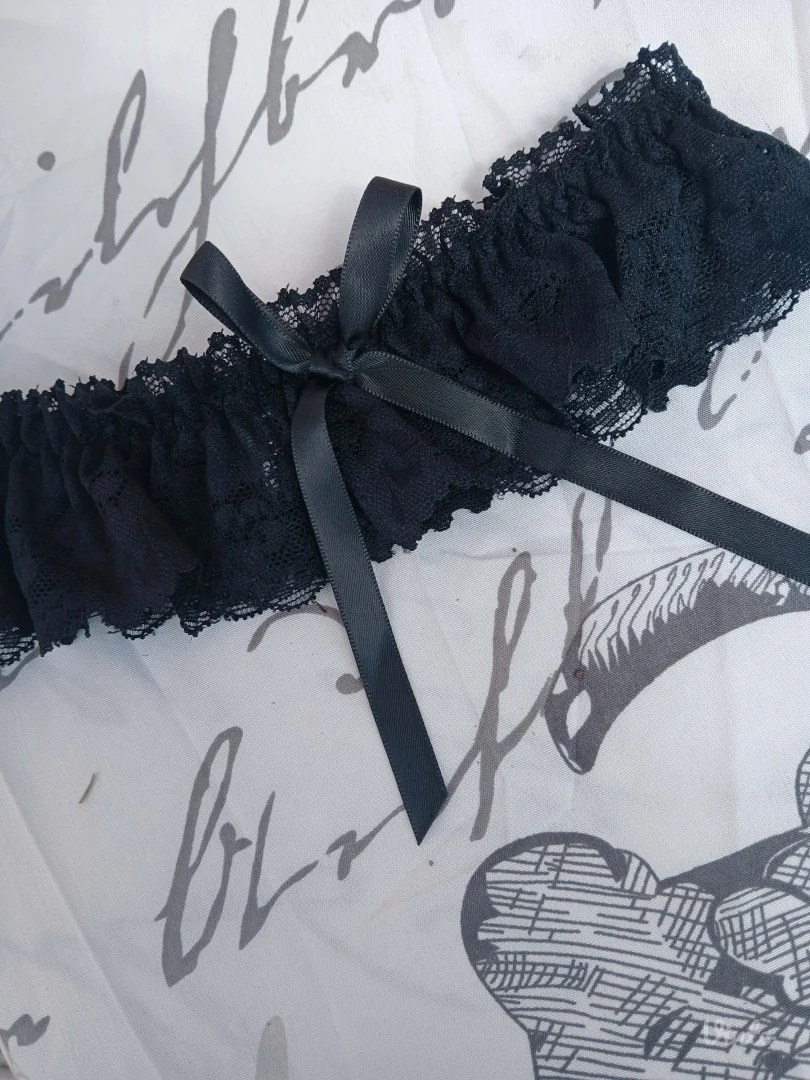 Crna cipkasta podvezica One Size