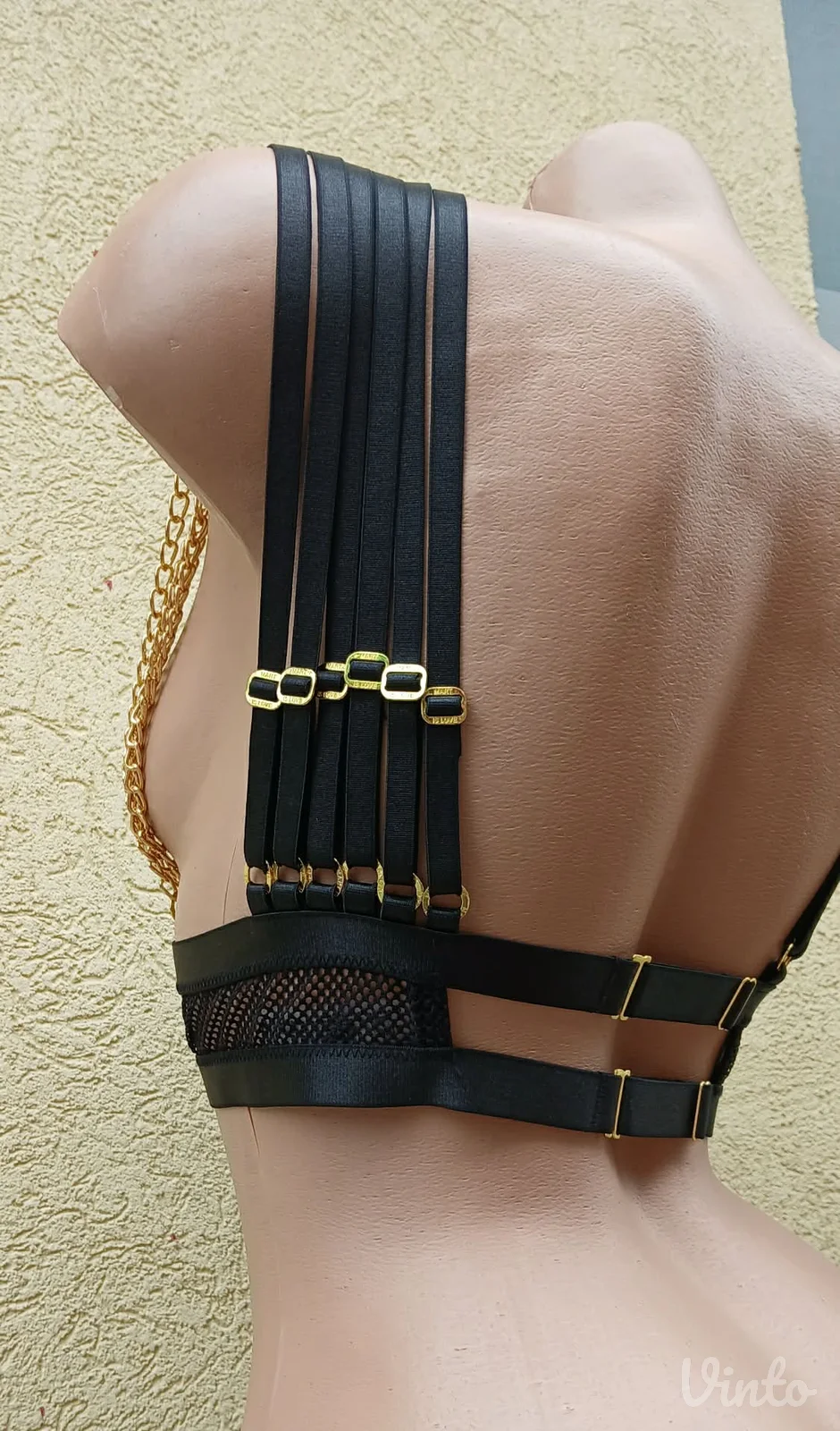 Sexy brus sa zlatnim lancima S/M