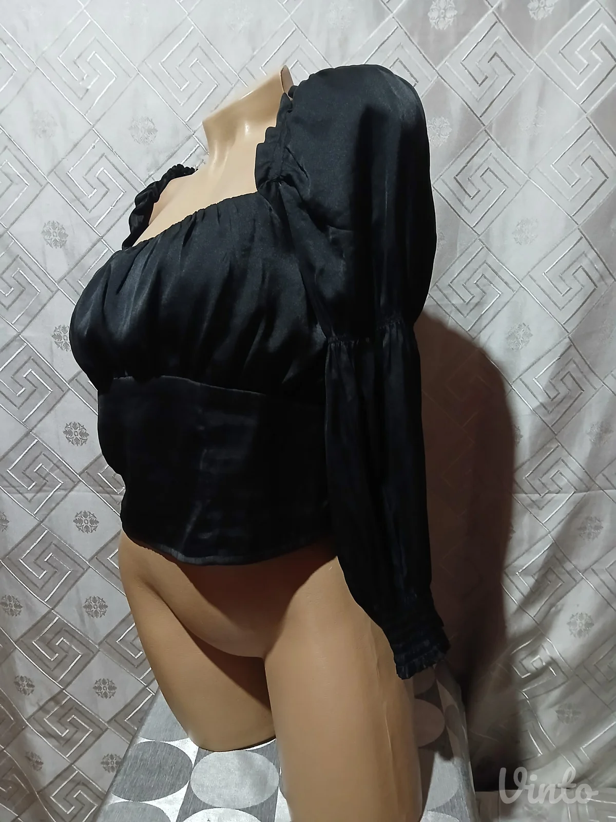 Crna crop bluza efekat satena L