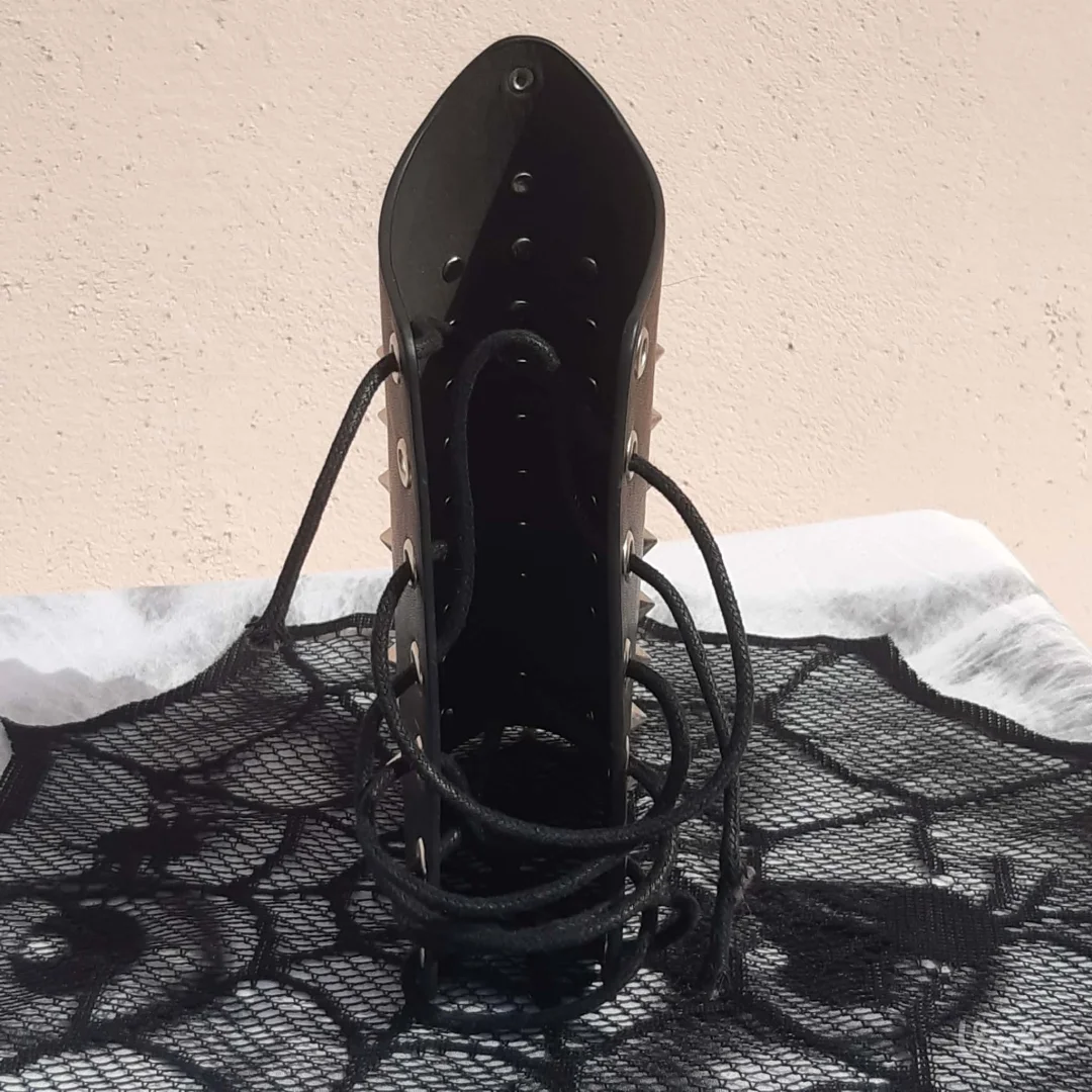 Punk/Rock/Metal narukvica sa nitnama Unisex