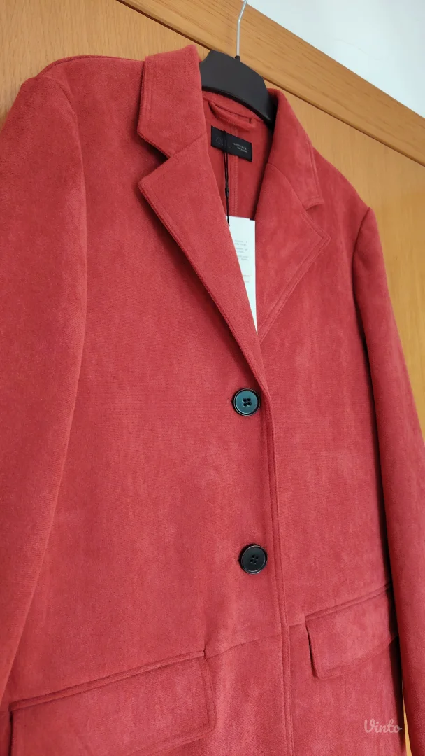 Zara lagani kaput prevrnuta koža