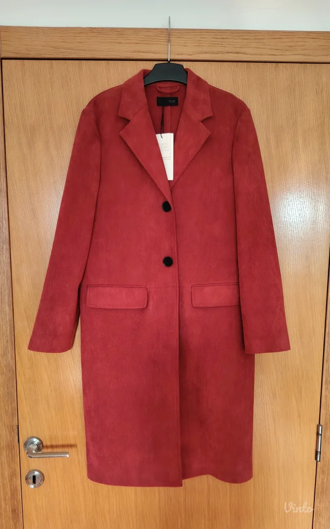 Zara lagani kaput prevrnuta koža