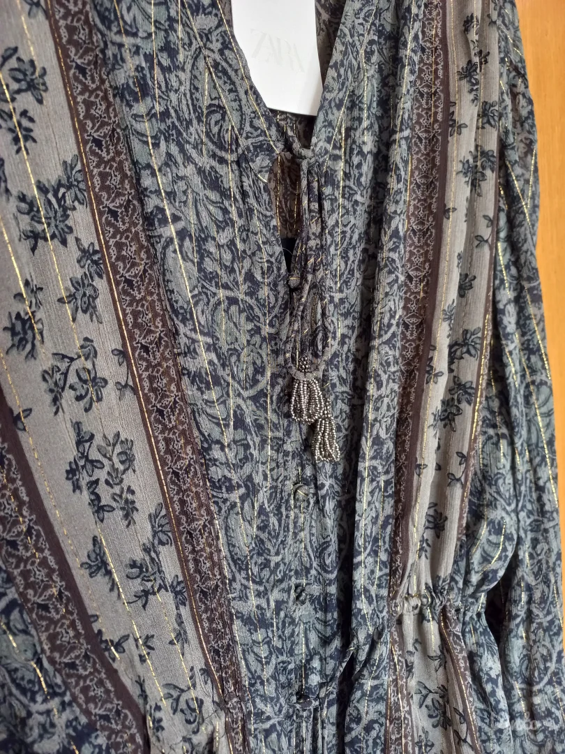 Zara haljina sa zlatnim nitima