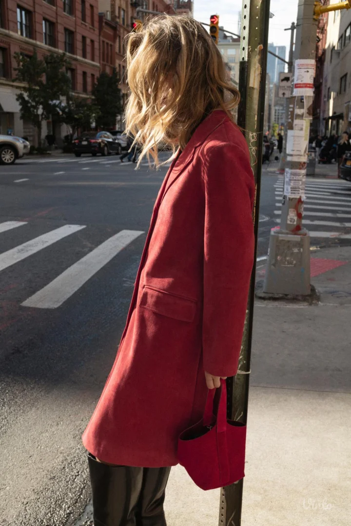 Zara lagani kaput prevrnuta koža