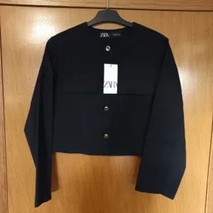 Zara sako sa metalnim dugmićima