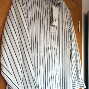 Zara košulja sa metalik nitima M