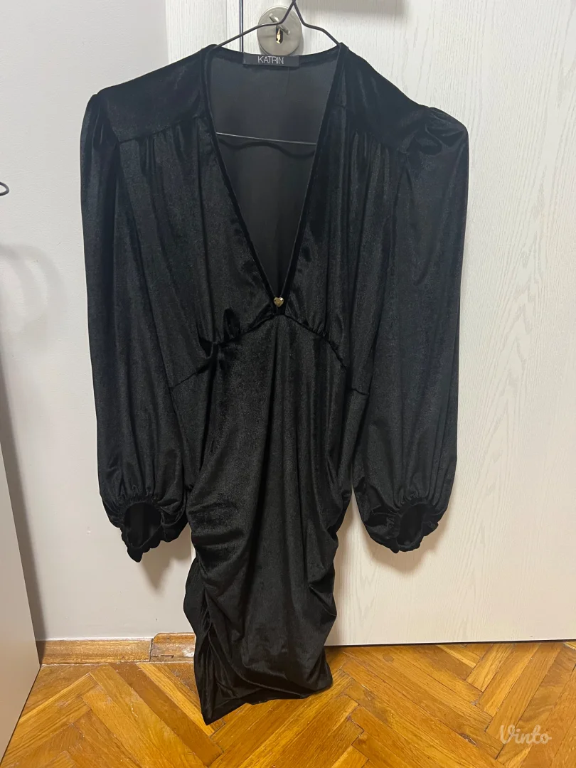 Katrin plisana crna haljina