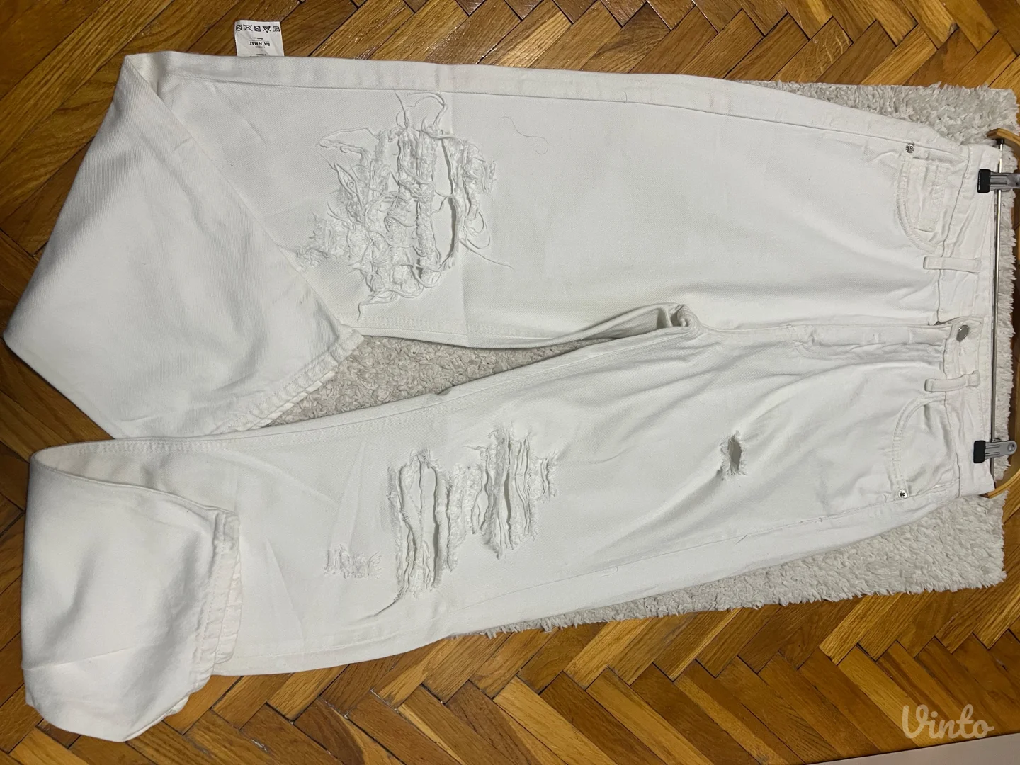 Bele farmerice pocepane