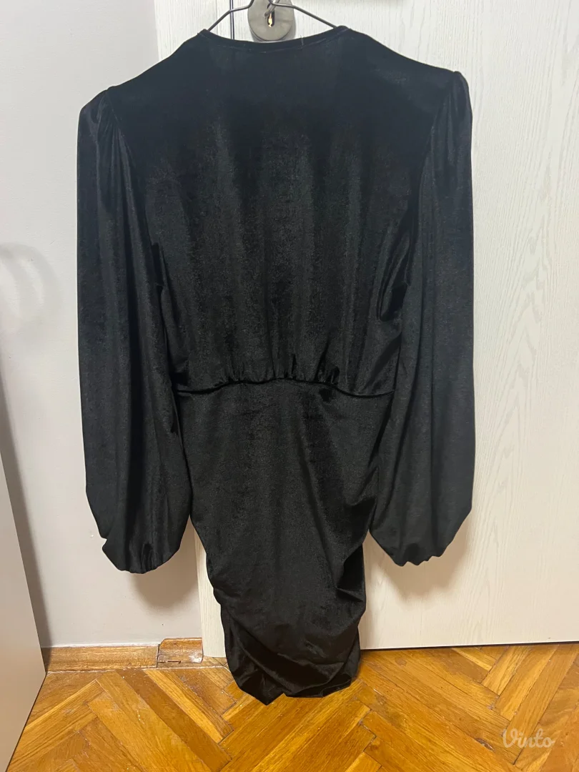 Katrin plisana crna haljina