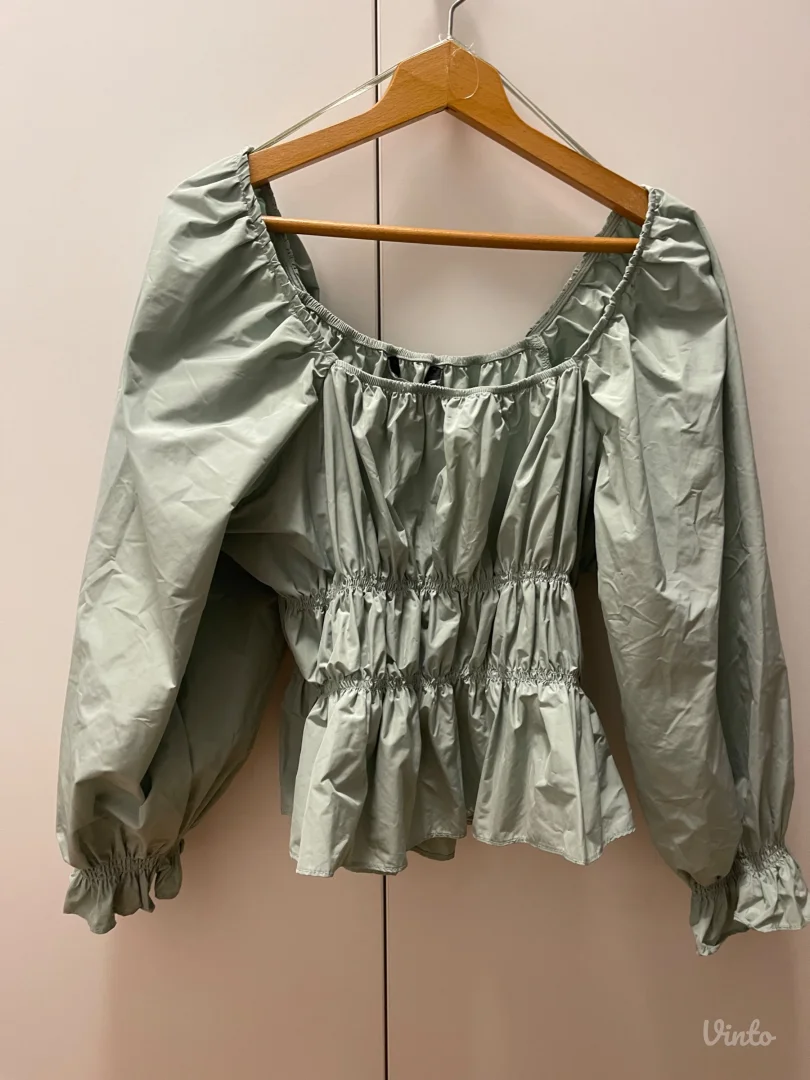 Top sa dugim rukavima zara