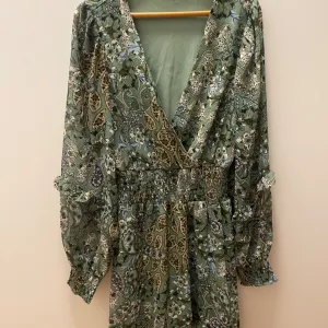 Haljina stradivarius