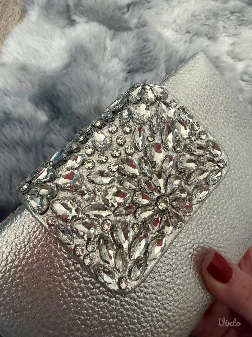 Elegantna torbica sa cirkonima