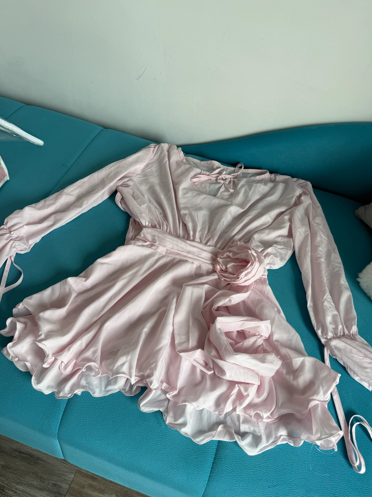 Roze lepršava haljinica