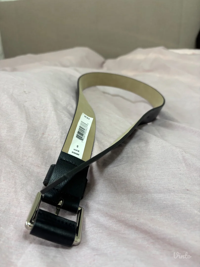 Steve Madden original crni kaiš – minimalistički