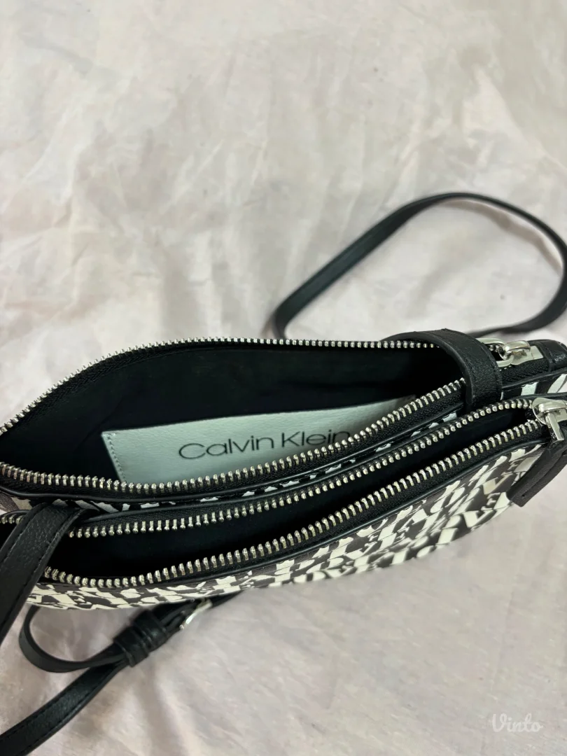 Calvin Klein original crossbody torbica – crno bela