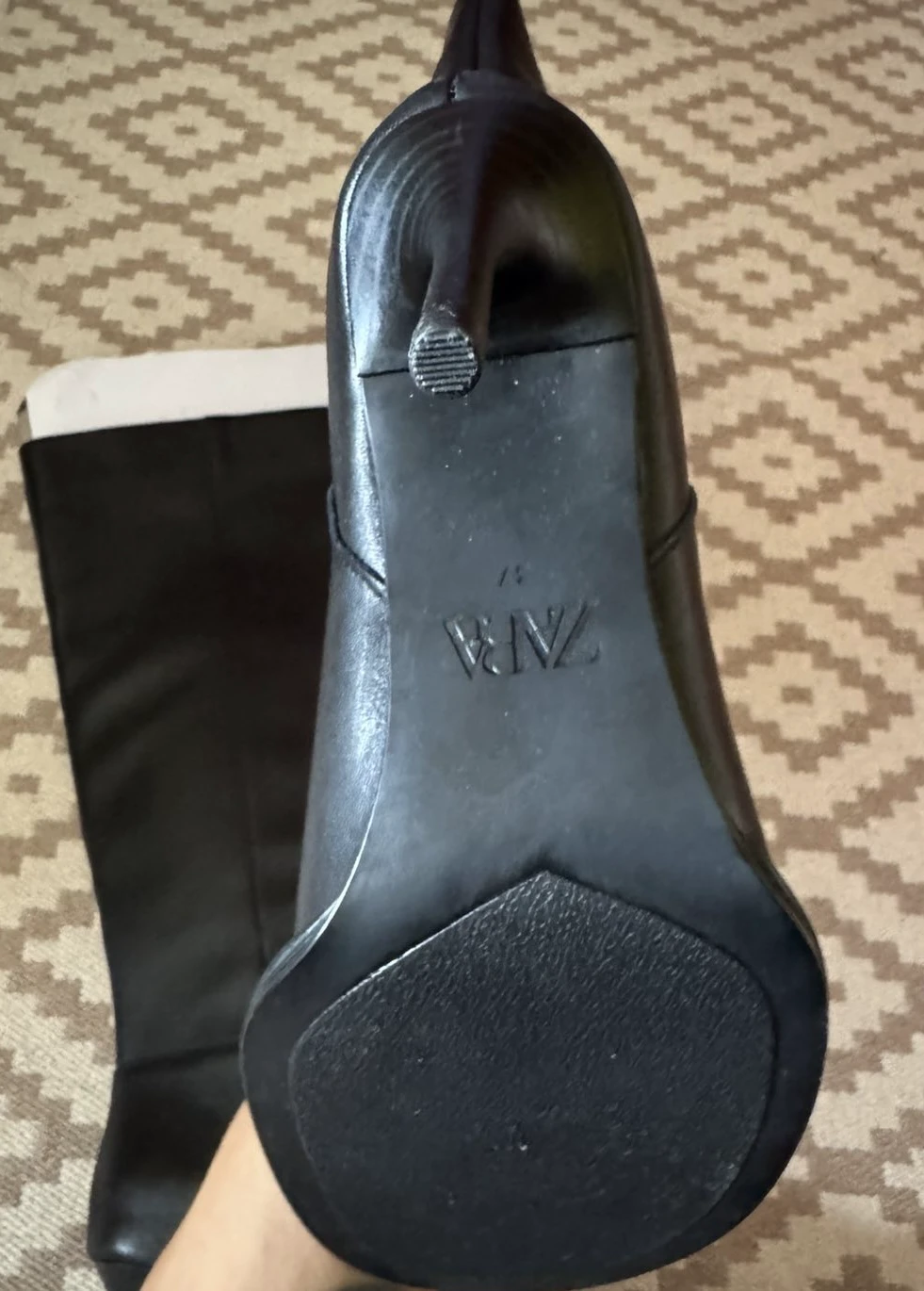 Zara kozne cizme NOVE broj 37