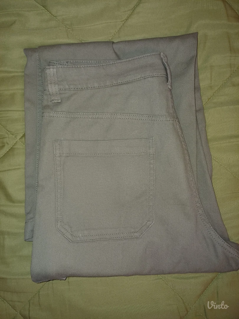 Pantalone sa dzepovima