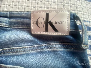 Calvin Klein farmerice w 25