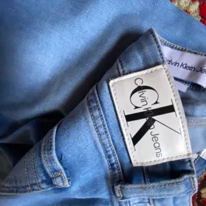 Calvin Klein farmerice w25