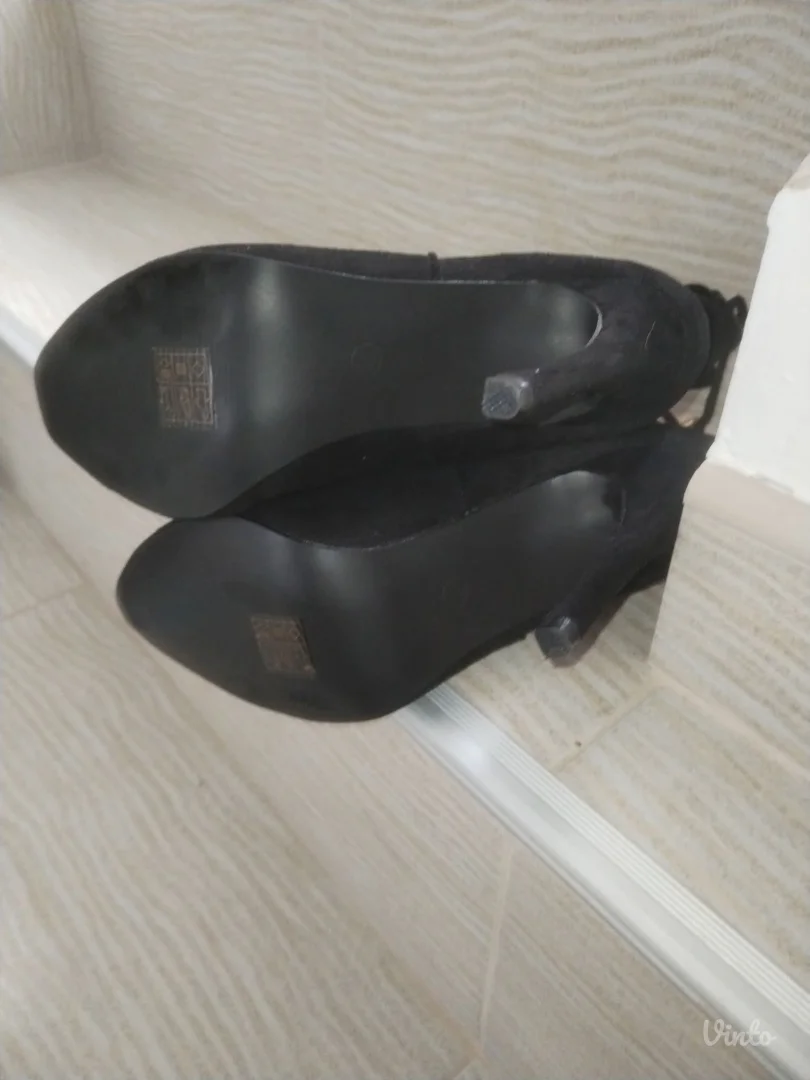 Polucizme na štiklu