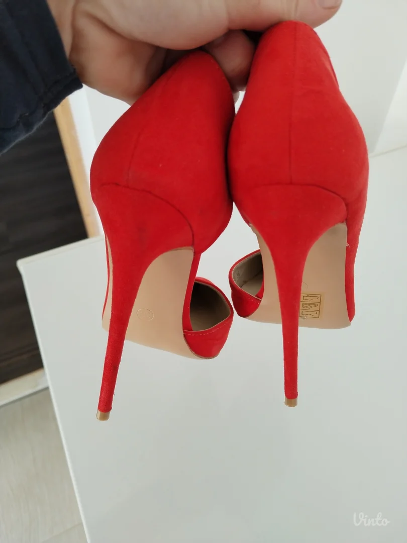 Koralno crvene salonke