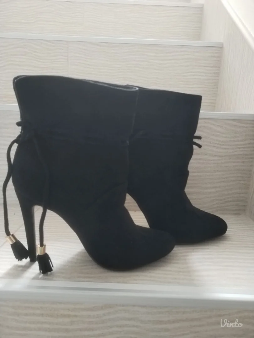 Polucizme na štiklu