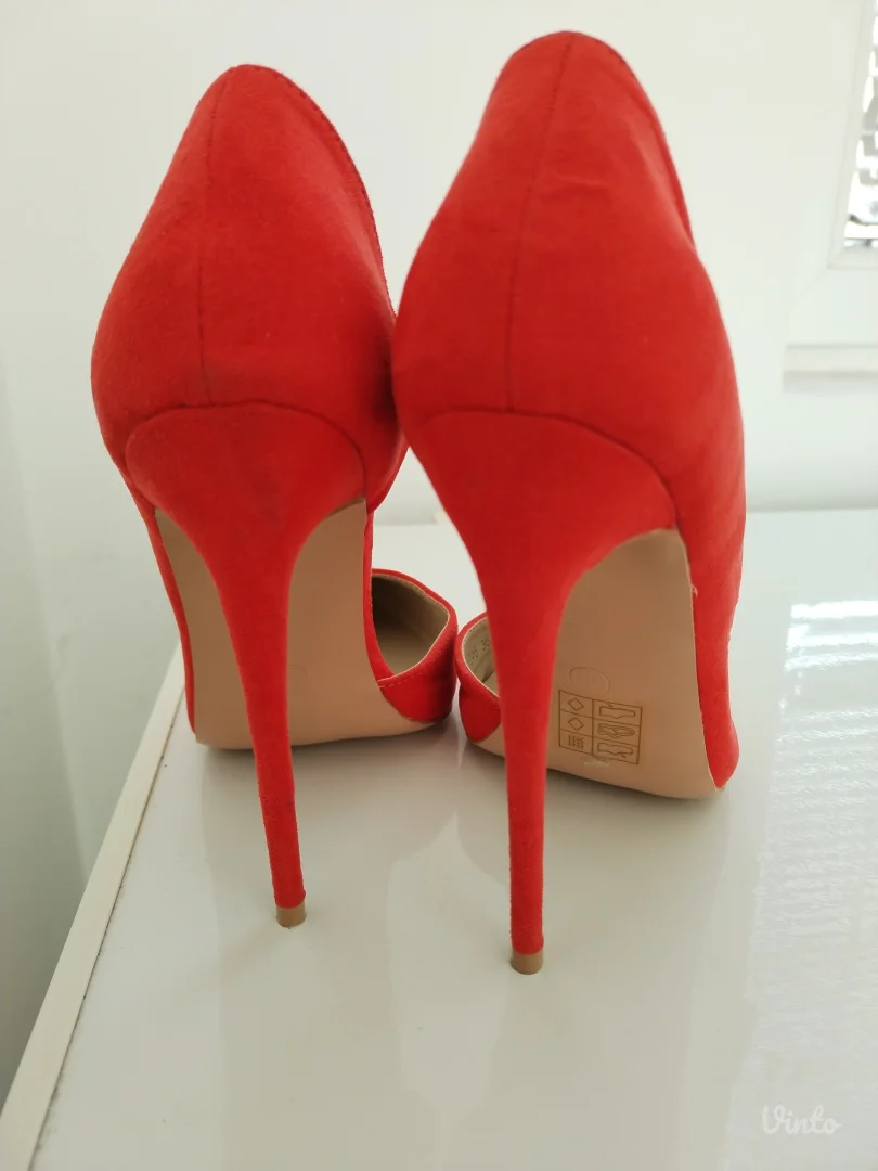 Koralno crvene salonke