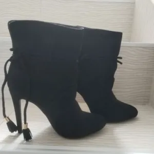 Polucizme na štiklu