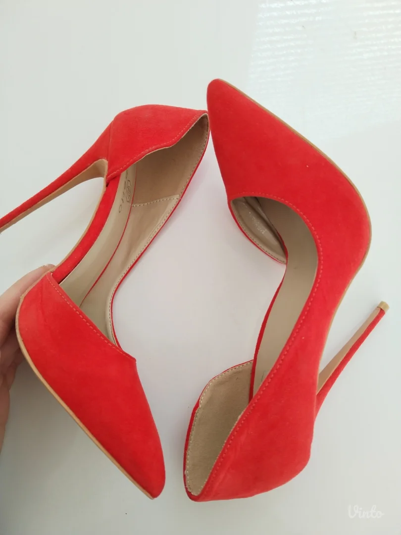 Koralno crvene salonke